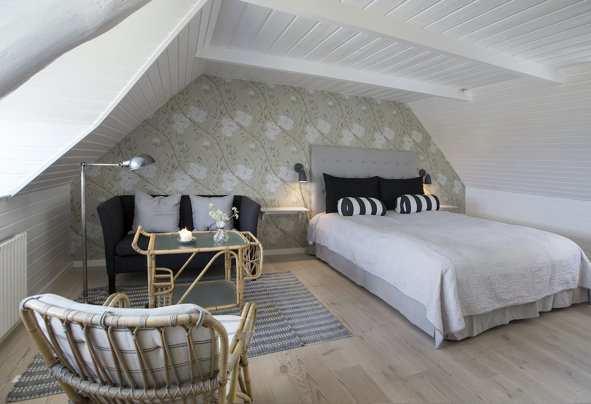 The Junior Suite with sea view, double bed and one twin bed